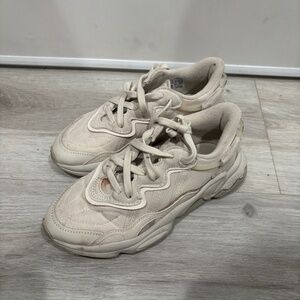 Adidas men shoes size 4